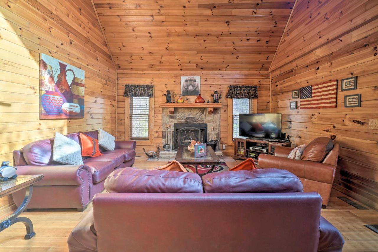 Inviting Sevierville Cabin With Deck And Hot Tub! Ngoại thất bức ảnh