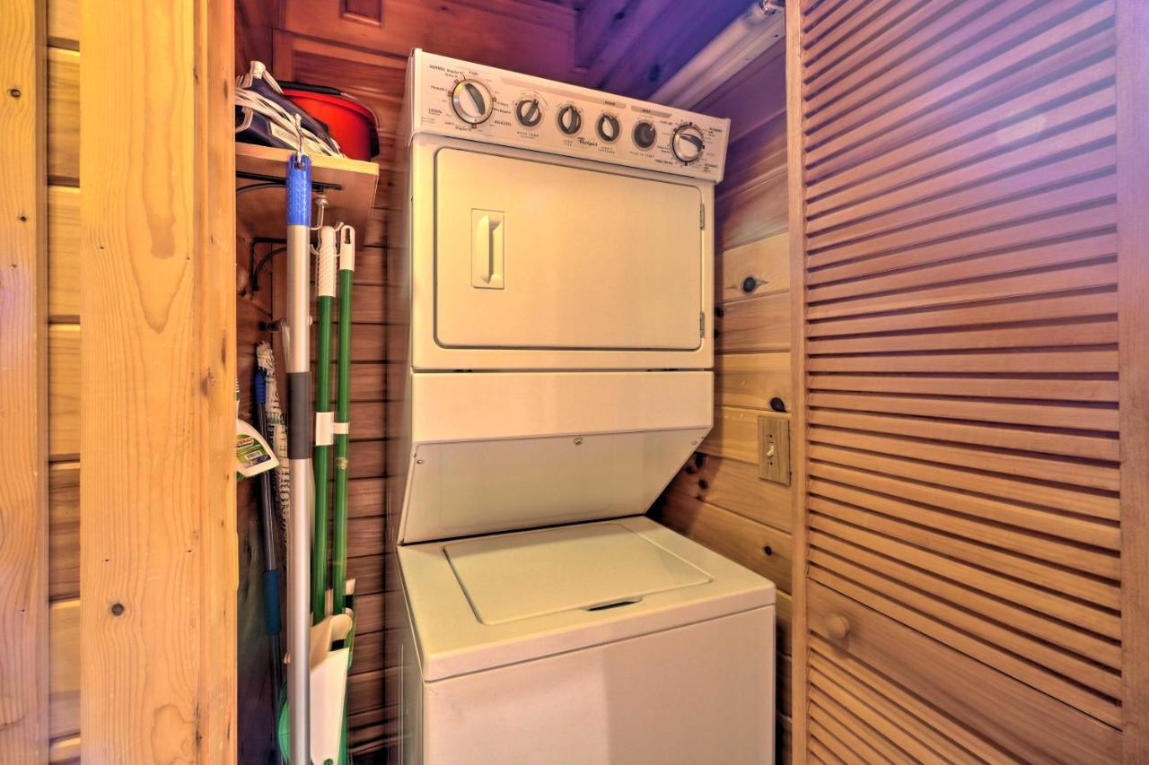 Inviting Sevierville Cabin With Deck And Hot Tub! Ngoại thất bức ảnh