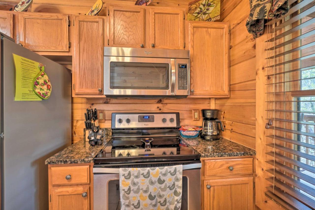 Inviting Sevierville Cabin With Deck And Hot Tub! Ngoại thất bức ảnh