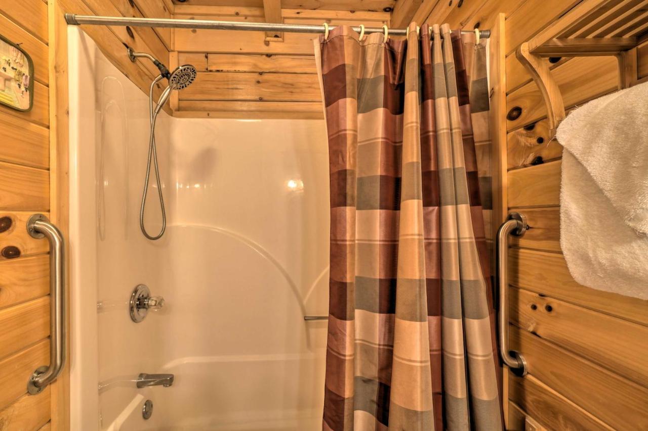 Inviting Sevierville Cabin With Deck And Hot Tub! Ngoại thất bức ảnh