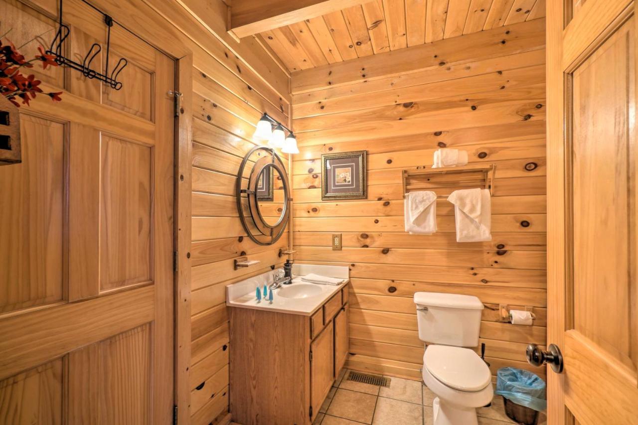Inviting Sevierville Cabin With Deck And Hot Tub! Ngoại thất bức ảnh